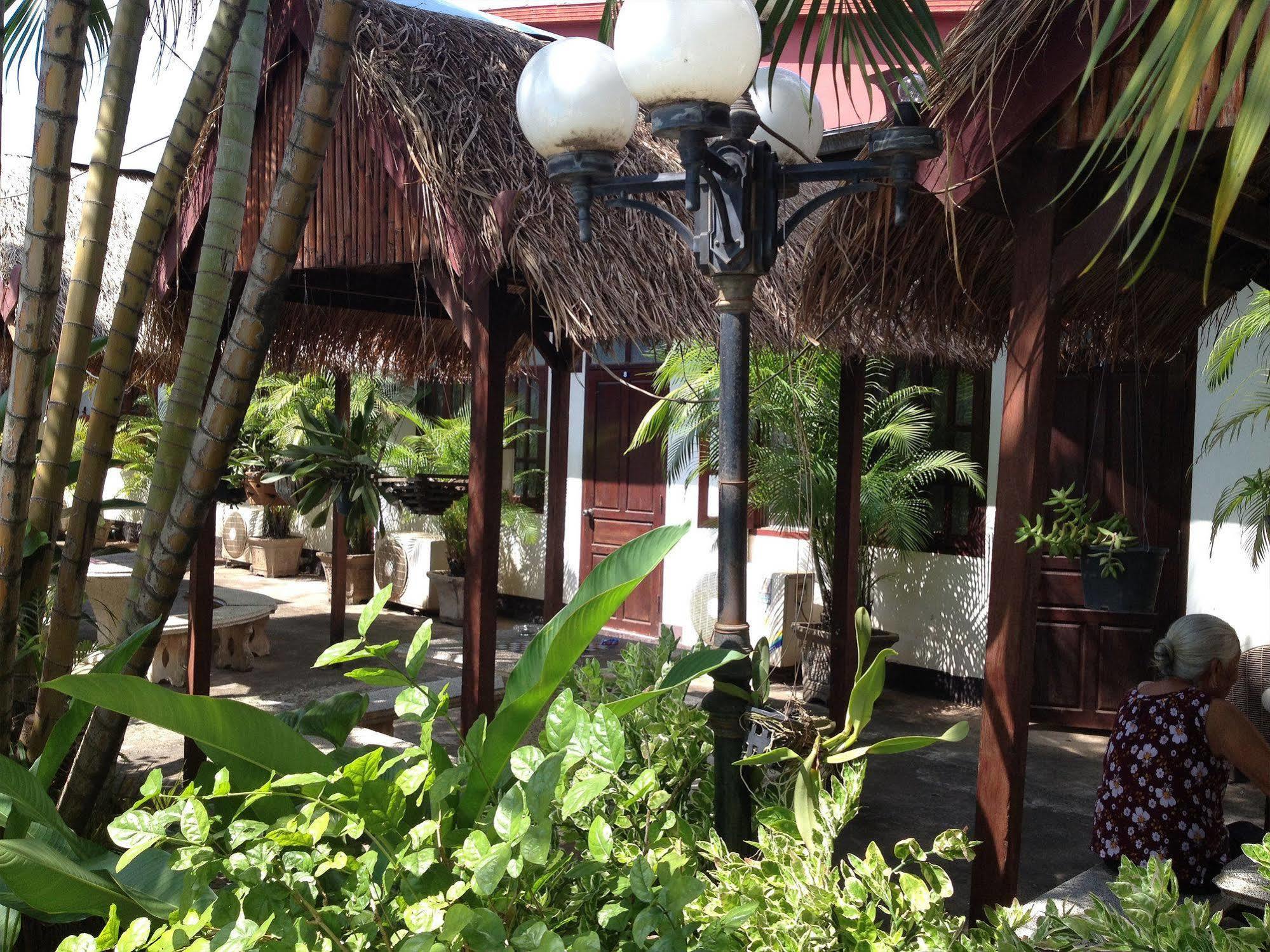 Villa Sisavad Guesthouse Vientiane Exterior foto
